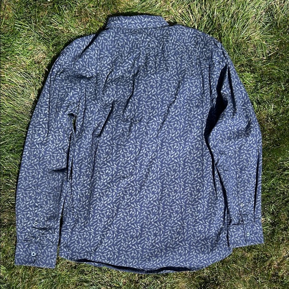 Elegant Navy Patterned Men's Polo Shirt - Picture 3 of 3